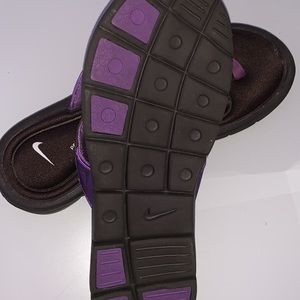 Women’s Nike Purple Flip Flops (only worn once)